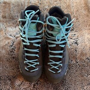 Women's Salewa WS Crow GTX Hiking Boot - 7.5